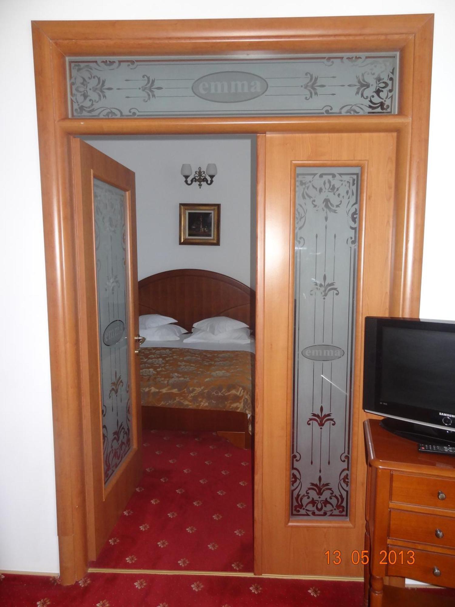 Hotel Emma West Крайова Стая снимка