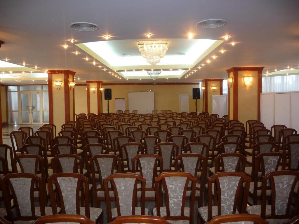 Hotel Emma West Крайова Екстериор снимка