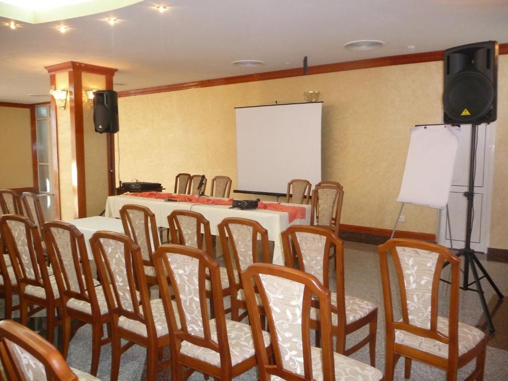 Hotel Emma West Крайова Екстериор снимка
