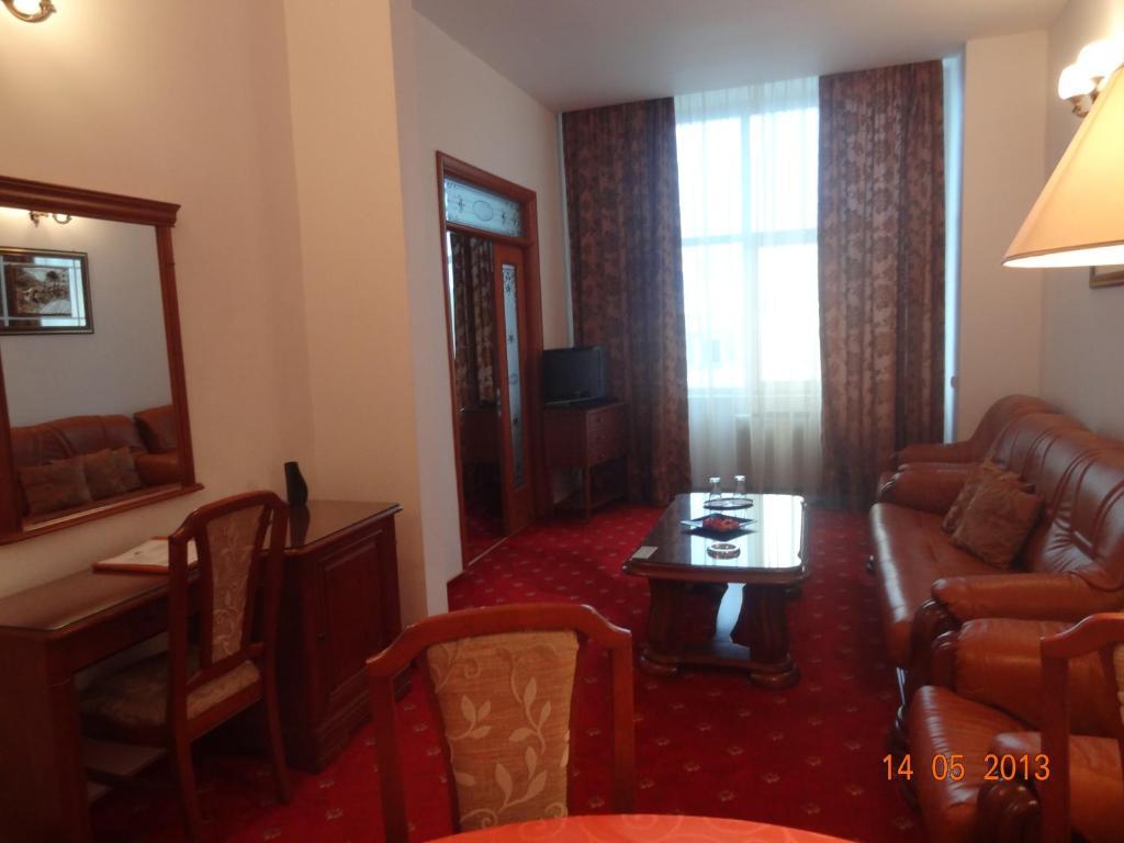 Hotel Emma West Крайова Стая снимка