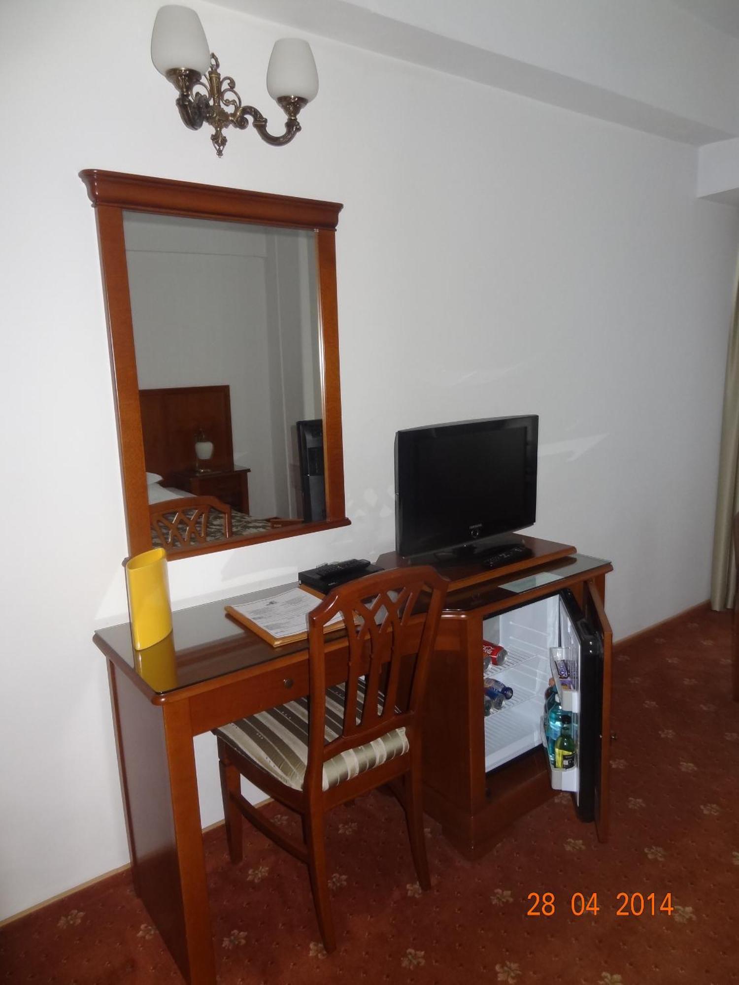 Hotel Emma West Крайова Екстериор снимка