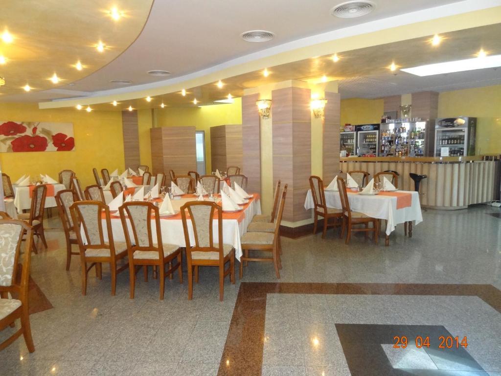 Hotel Emma West Крайова Екстериор снимка