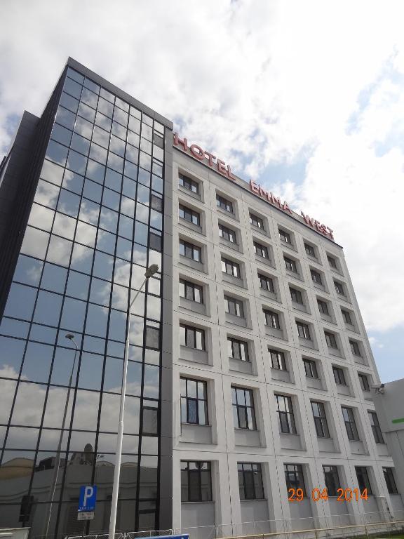 Hotel Emma West Крайова Екстериор снимка